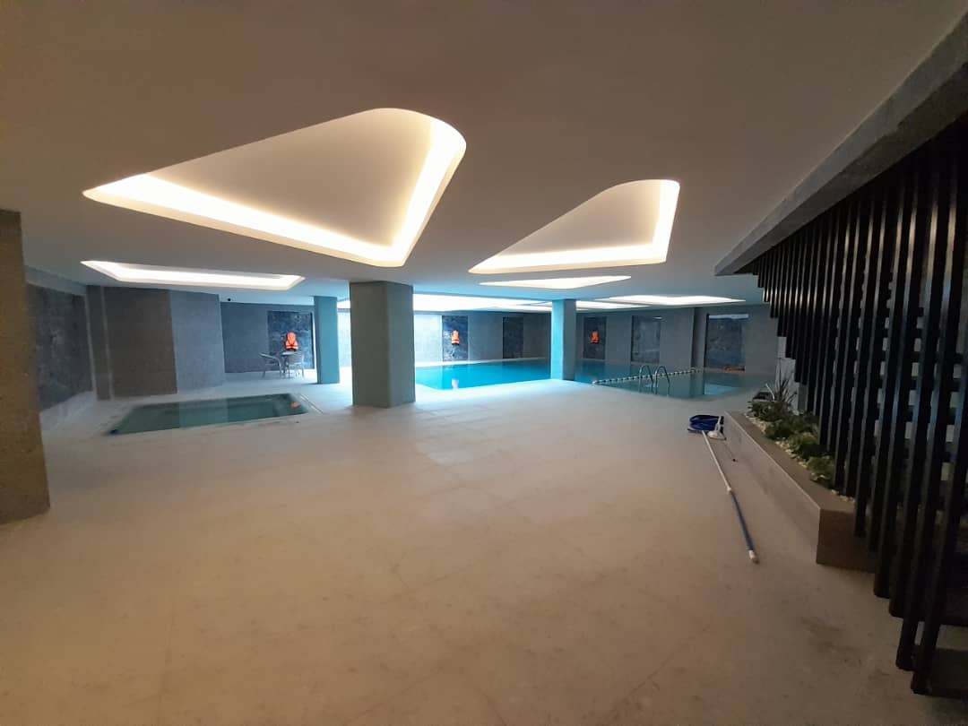 برج لبخند دو دریاچه چیتگر